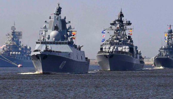 Micsoda idők: Romániában kormányválság van, a Fekete-tengeren pedig csatatér