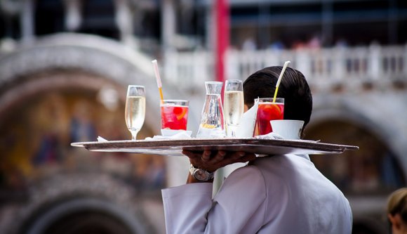 Na és az hogy van, hogy ön csak oltással mehet étterembe, de ott oltatlan pincér is kiszolgálhatja?