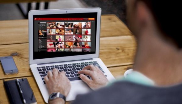 Munkahelyükön néztek online pornót a kórházi alkalmazottak, használhatatlanná tették a számítógépet