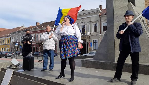 Funarral próbált hangulatot kelteni Kolozsváron Şoşoacă