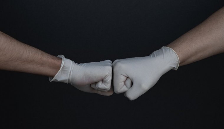 Alig több mint 300 a napi esetszám a hétvégi tesztüzemmód mellett