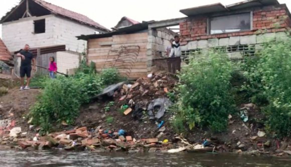 Örökzöld téma: továbbra is özönlik a szemét Szászfenesről Kolozsvárra