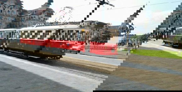 Mindent a turistákért: monarchiabeli villamos és városnéző busz várja Várad szerelmeseit