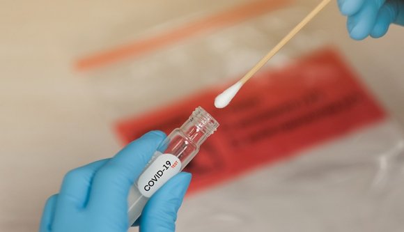 Nyolcezer alá csúszott a napi esetszám, lassan, de csökken a súlyos betegek száma is