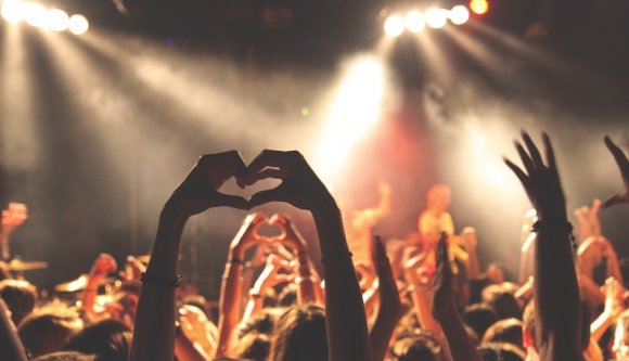 El tud még képzelni 800 embert egy koncerten, zárt térben? Csak mert szombaton lesz egy ilyen Kolozsváron