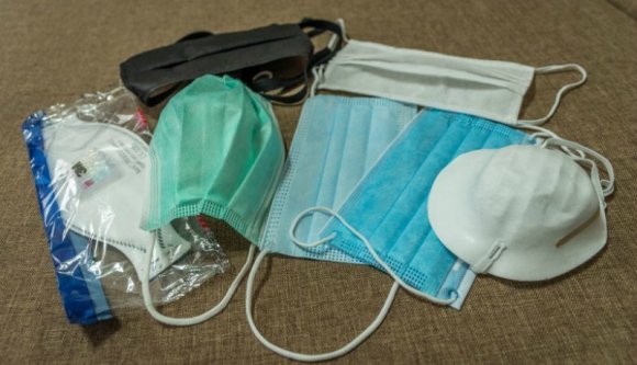 Okés, hogy eltörlik a kültéri maszkviselést, de ez nem fog oltakozásra serkenteni, ha az oltottak nem kapnak kedvezményeket