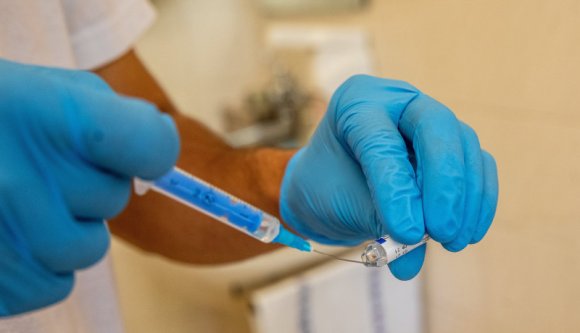 Az elhunytak 89, a súlyos állapotban kórházba került fertőzöttek 93 százaléka nem oltatta be magát