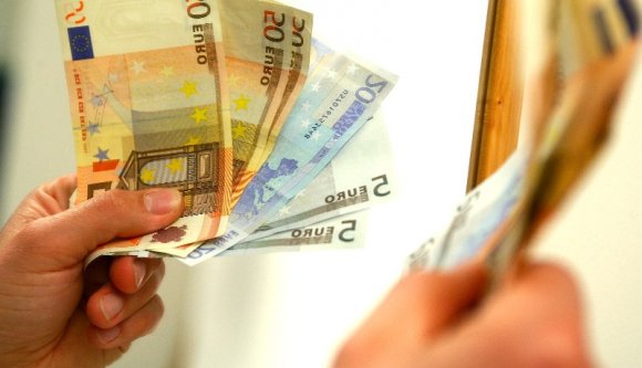 Micsoda nagylelkűség: kirabolt egy lakást, majd a zsákmány egy részét felajánlotta egy rendőrnek