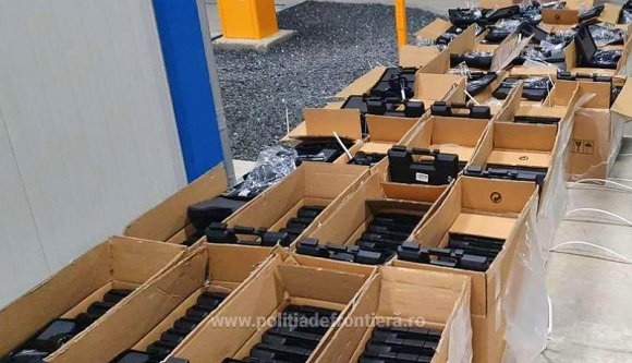 Ennyi elrejtett lőfegyvert még nem találtak a román határon