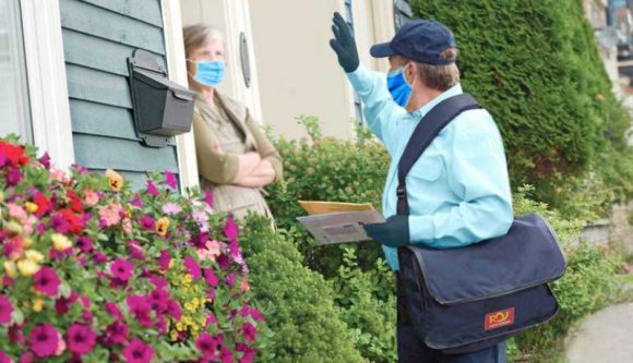 Felfegyverzik a postásokat, hogy védekezni tudjanak a gaz támadók ellen