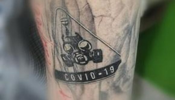 És ön magára tetováltatná, hogy Covid-19? Csak mert van, aki már meg is tette