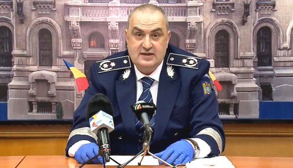 Egy év se telt el és a lemond(at)ott országos rendőrfőkapitány a korrupció elleni élharcos lett