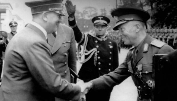 Nem ússza meg büntetlenül a négy pópa, hogy egy népirtót ünnepeltek a templomban