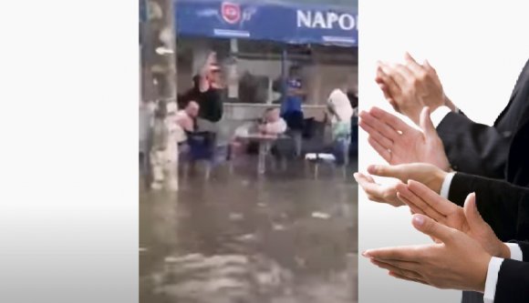 Mit számít, hogy bokáig ér a víz a kocsma teraszán? Ha inni kell, hát inni kell! (VIDEÓval)