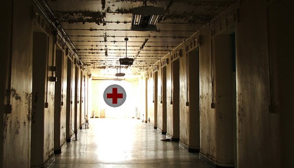 Az abszurd teteje: amikor a mentő nem beteget, hanem fertőtlenítendő eszközöket szállít