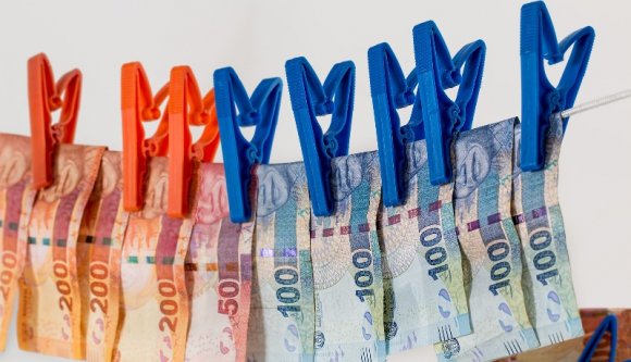 Egy-egy gyanúsított több pénzt lopkodott össze magának, mint amennyi a DNA éves költségvetése