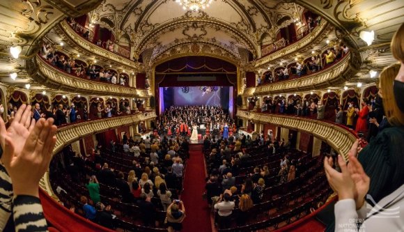 Nagyon jól sikerült a kolozsvári operában szervezett tesztelőadás, pedig nem csak beoltottak voltak a nézőtéren