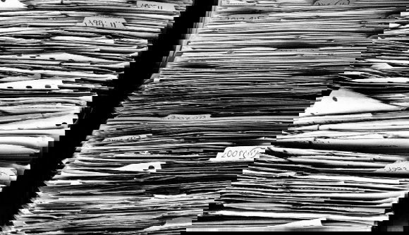 Annyi papírt közbeszereznek a romániai hivataloknak, hogy az 2,7-szer elérne a Holdig