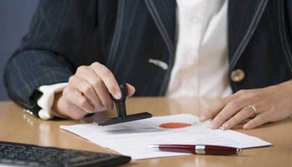 Késik a beruházás, mert hónapokig tartott a több ezer oldalas szerződés minden egyes oldalát lepecsételni