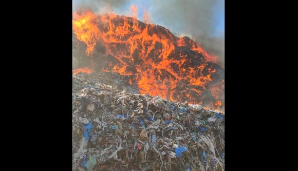 Lángba borult a segesvári szeméttelep (VIDEÓval)