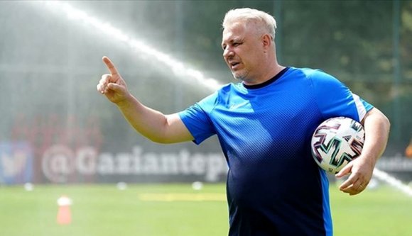 Kolozsváron csak a bukaresti edzőkben bíznak: Șumudică váltja Iordănescut a CFR-nél