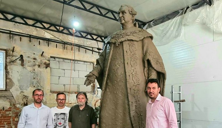 Hamarosan elkészül Erdély kormányzójának köztéri szobra
