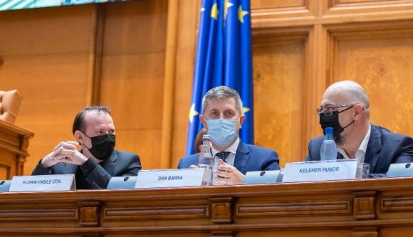 Felmérés: jön fel a PSD, mint a talajvíz, az AUR pályája viszont lefelé tart