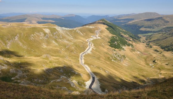 Aprópénzzel megvesztegethető útügyi góré segítette az erdőkitermelést Erdély legmagasabb bércein keresztül