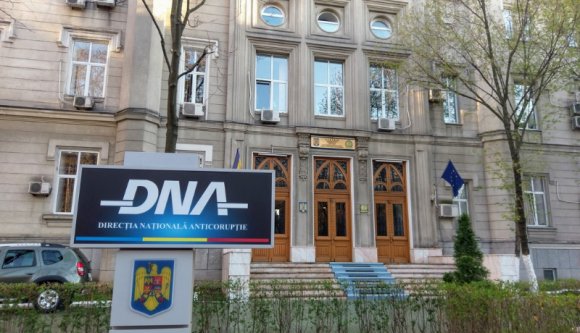 A hírszerzés egykori hírhedt figurájának is köze lehet a szállításügynél kirobbant korrupciós botrányhoz