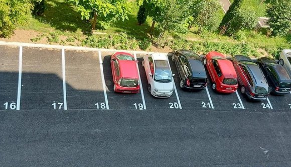 Úgy tűnik, Kolozsváron nem a 13. a szerencsétlen szám, amikor aszfaltot festenek