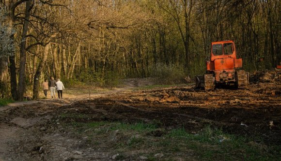 Lehet izgulni, melyik ingatlanhiéna csap le elsőként a kolozsvári Bükkben eladó földdarabkára