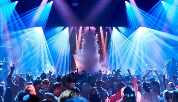 A koronavírus-fertőzöttség mértékétől és beoltottak számától függően akár tömegrendezvényeket is lehet szervezni