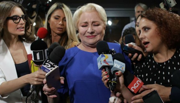 Mindenki kapaszkodjon meg: főnöke szerint Viorica Dăncilă példás és fegyelmezett munkaerő a jegybankban