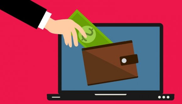 Banki alkalmazott segítségével ürítette ki egy halott számláját két váradi alvilági figura