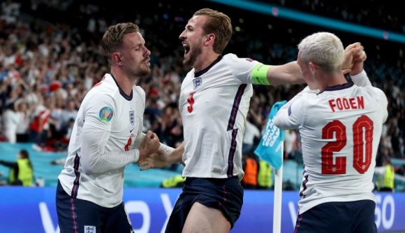 Elvéreztek a vikingek, Anglia 55 év után újra döntőt játszik