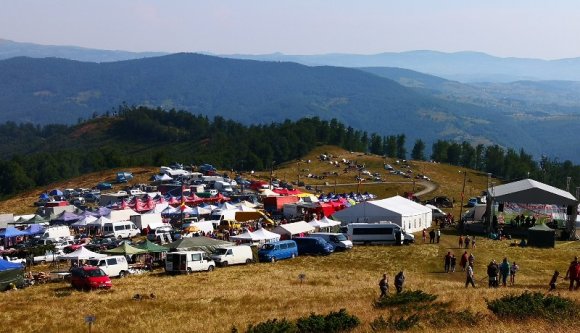 Leányt vegyenek, az oltást mellé ingyen adják!