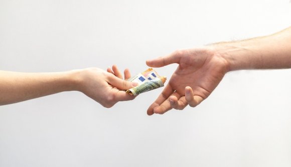 Az aljasság legalja: elvileg betegek műtéteire gyűjtöttek, gyakorlatilag a saját zsebüket tömték