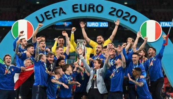 A futball hazatért Angliába, körülnézett, majd továbbment Olaszországba