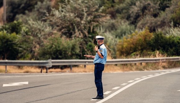 Kollégák vagyunk, televízióban is szerepeltem – mondta a volt rendőrszóvivő, csak hogy megússzon egy gigabírságot (VIDEÓval)