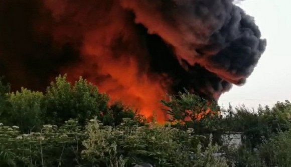 Úgy égett több tonnányi műanyag Nagyszalontán, mint Norbi edzésein a zsír (VIDEÓval)