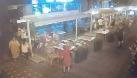 Rejtő-regénybe illő tömegverekedés zajlott egy temesvári teraszon (VIDEÓval)