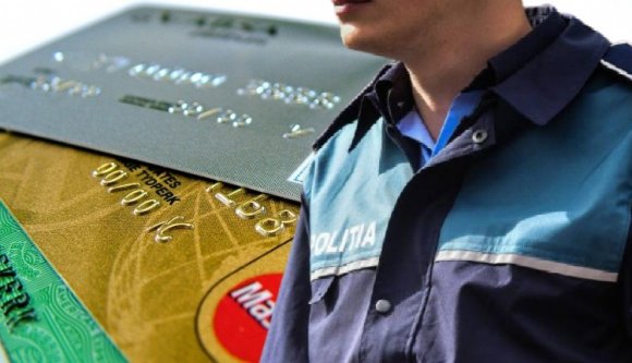 Bankkártyát és...vödröt lopott egy enyves kezű rendőr