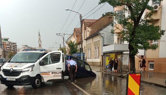 Elég volt egy zivatar, hogy az ötcsillagos Kolozsvár a merülő autók Atlantiszává változzon