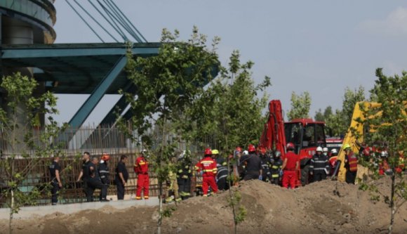 Tragikus munkabalesettel indult a hét: maga alá temetett a föld öt munkást, egyikük meghalt (VIDEÓval)