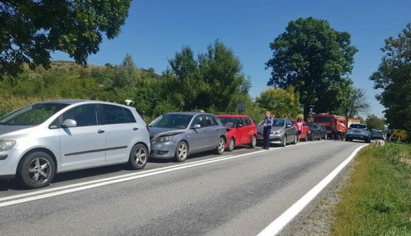 Maros megyében sikerült kilenc autónak egymásba hajtani