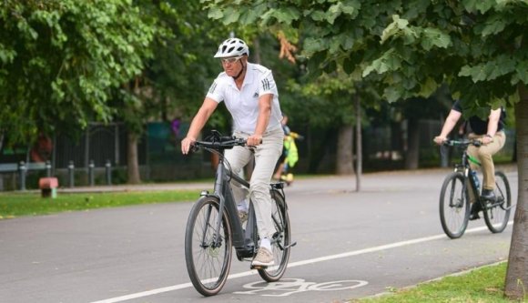 Lehet, hogy az ön autója nem kerül annyiba, mint a Iohannis biciklije