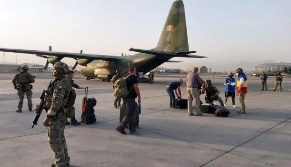 A külügy csak most eszmélt rá, hogy az Afganisztánban rekedt román állampolgárok fele nem is akarja, hogy Bukarest kimentse