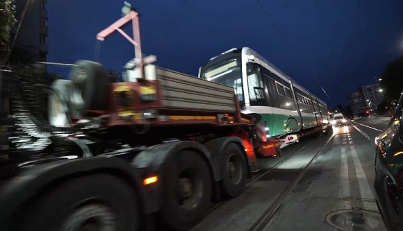 Azt beszéli már az egész város: megjöttek az új villamosok, de nem indulhatnak el…