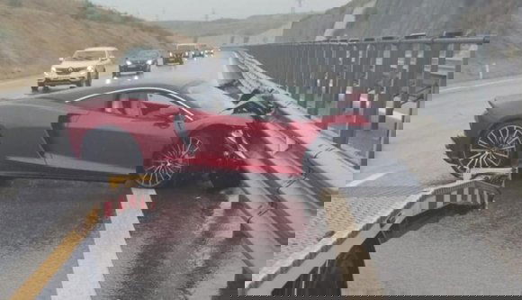 Rommá törtek egy 200 ezer eurós McLarent az autópályán, Gyalu közelében