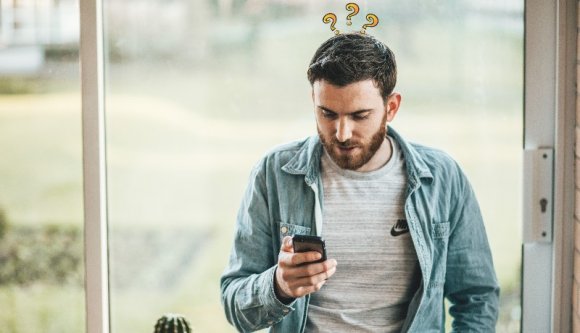 Kapott egy SMS-t, hogy karanténba kell menjen, miután hazajött külföldről. De nem volt külföldön…